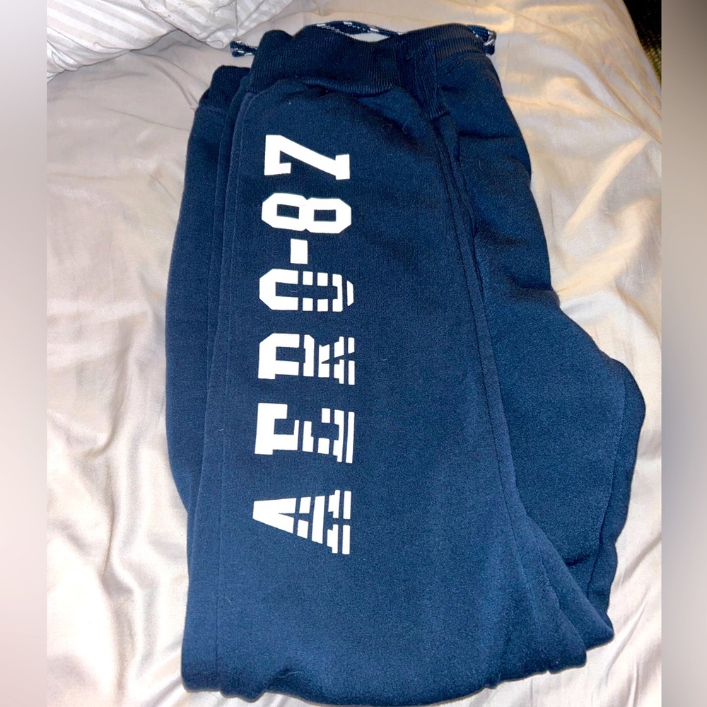 aero joggers size XL
